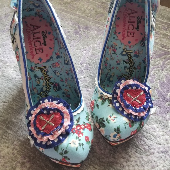 Alice in Wonderland One Lump or Two - Picture 4 of 6